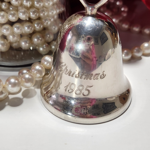 Vintage 1985 Reed & Barton Silver Christmas Bell Ornament - Picture 3 of 7